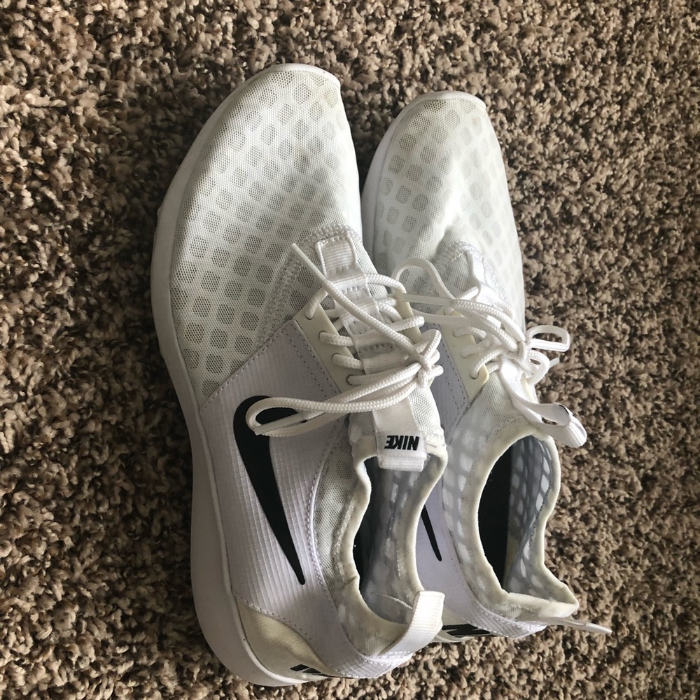 Nike white tennis shoes